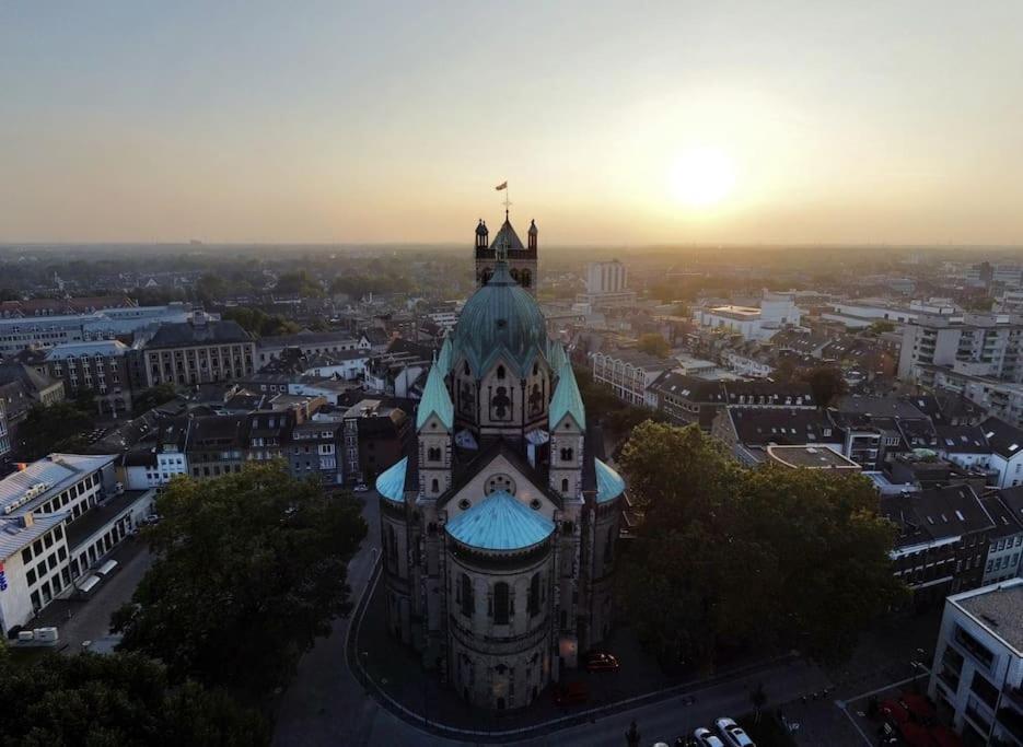 1 Og Direkt An Der Laga 2026 - Moderne Stadtwohnung Am Neusser Markt! Exterior foto
